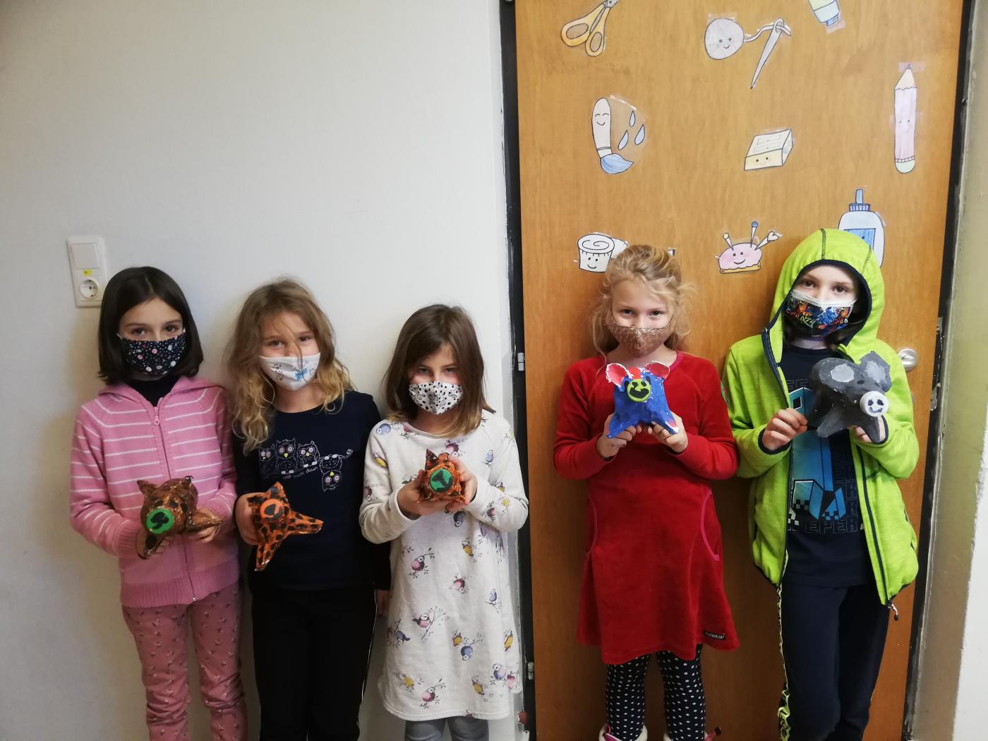 Marina Ploner Schülerinnen und Schüler mit ihrem Werkstück