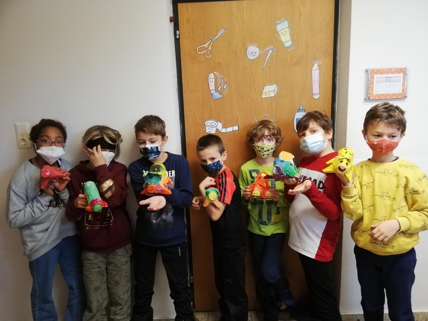 Marina Ploner Schülerinnen und Schüler mit ihrem Werkstück