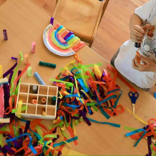 Bastelspaß und Fingerfertigkeit